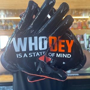 AllyCatSports Cincinnati Football Gloves. Super Grip for those One Hand Catches!